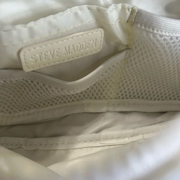 Macy’s Steve Madden White Crossbody Belt Bag with Charm Keychain - Picture 9 of 10